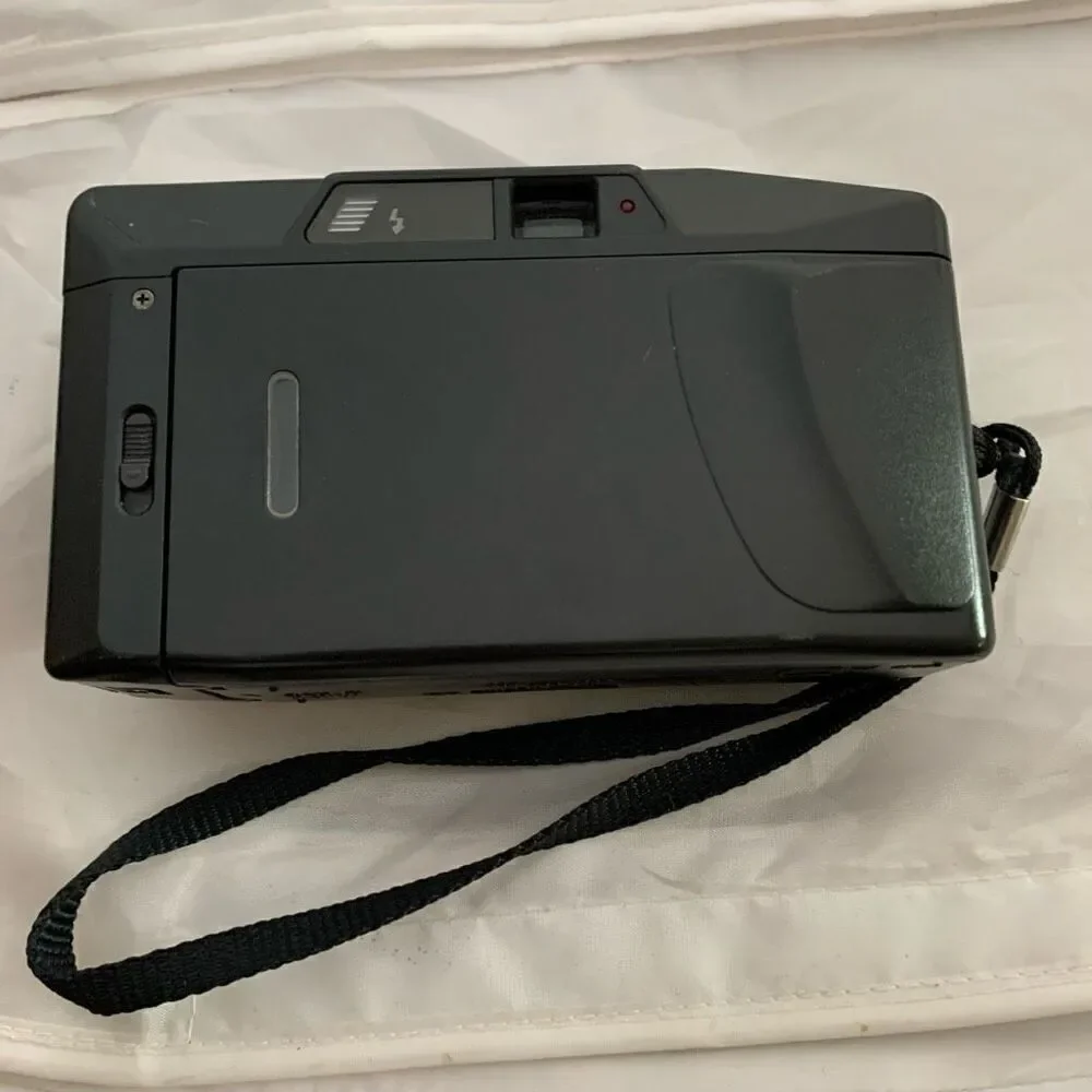 Canon Snappy EZ 35mm Point & Shoot Camera Untested